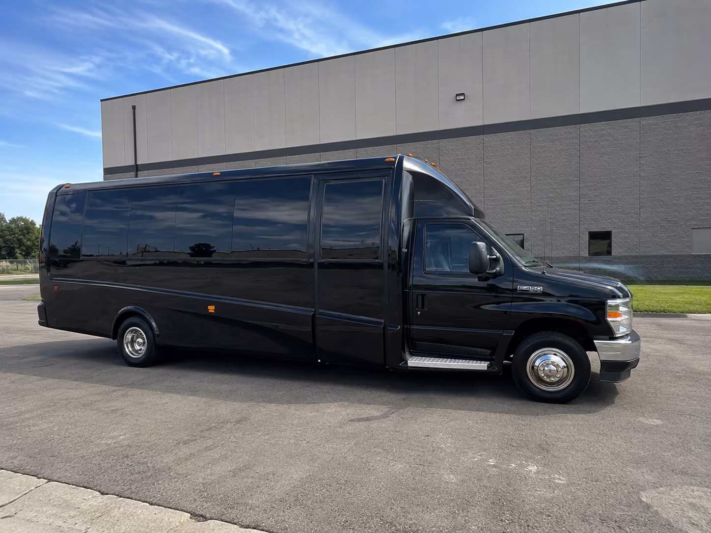 book a wedding bus to arrowhead chatfield farms and south metro venues